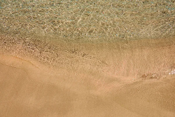 Klare Wellen Und Farbenfroher Sand Tropischen Sandstrand Auf Kreta Griechenland — Stockfoto