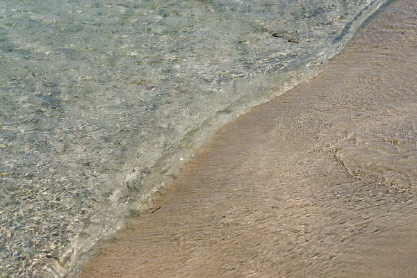 Onde Limpide Sabbia Colorata Sulla Spiaggia Sabbia Tropicale Creta Grecia — Foto Stock