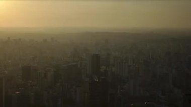 Brezilya 'nın en büyük altıncı başkenti Belo Horizonte' nin geçiş süresi olan 4K 'dan geceye 2.5 milyondan fazla nüfusa sahip..