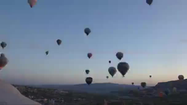 Uhd Time Lapse Globos Aire Caliente Cruzando Cielo Capadocia Turquía — Vídeos de Stock