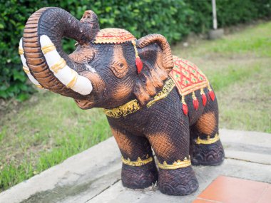 fili heykele harç ile inşa.