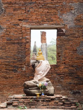 oturma pozisyonu Buda heykelleri kafa ve kol olmadan oturan altın buddha heykeli.
