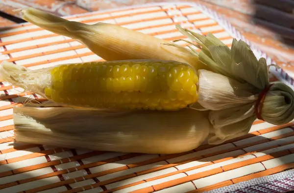 Boiled corn with Light and shadow from the sun. — Stock Photo, Image