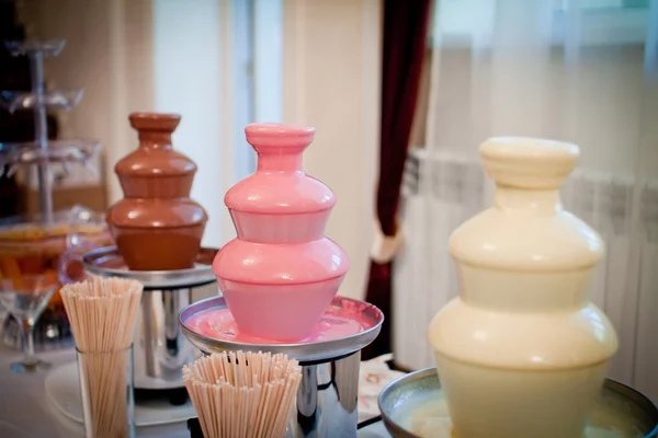 Chocolate fountain placed  in wedding day — Stockfoto