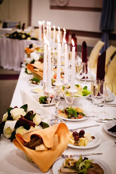 Served banquet table ready for guests — Stockfoto