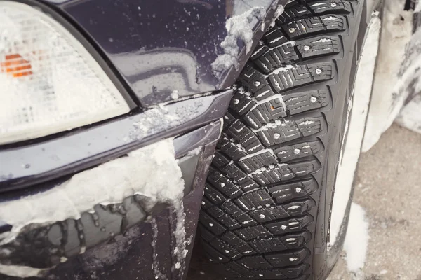 Kış koşulları sürüş. Kar fırtınası, kar lastiği