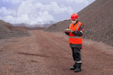Kadın zor iş. telefon görüşmesi. gebelik ve iş