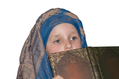 Dikkatle dinlemek için. Düşünmek ve analiz için davranır