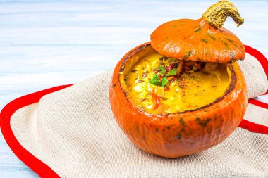 Olgun balkabağı çorbası, sebze diyeti.