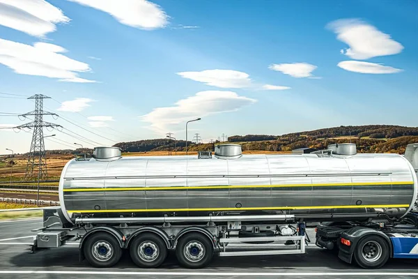 Gran Camión Cisterna Combustible Las Carreteras Europa Logística Transporte — Foto de Stock