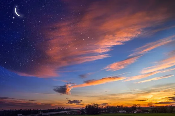 Ramadan Hintergrund Mit Einem Halbmond Und Sonnenuntergang Himmel Schöne Morgendämmerung — Stockfoto