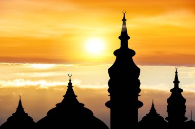 Hilal ay ve güzel günbatımı arka planı. Cömert Ramazan , 