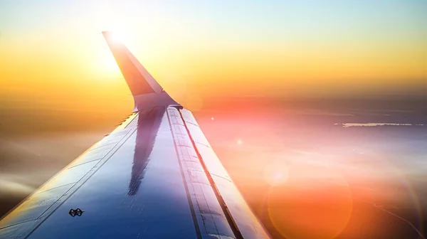 비행기의 창문을 구름과 — 스톡 사진