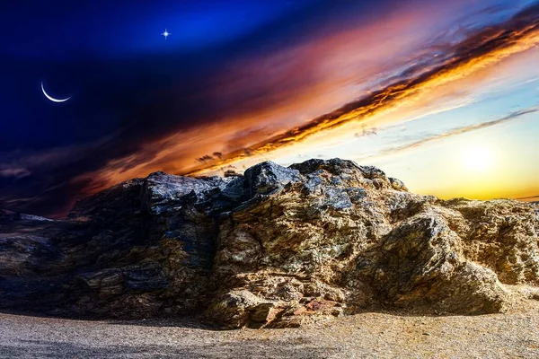 Mês Jovem Nas Nuvens Fundo Generoso Ramadã — Fotografia de Stock