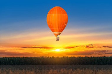 Balon gökyüzü ve günbatımına karşı, doğanın sessizliği
