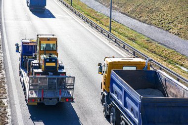 Kamyon yolda, hız lojistiği