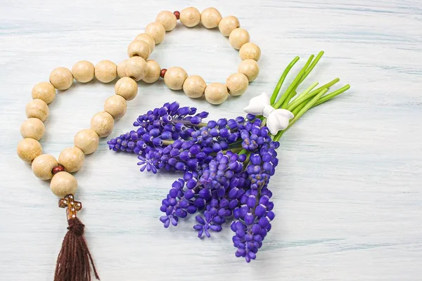 Background Religion Cross Table Prayer Beads Table — Stock Photo, Image