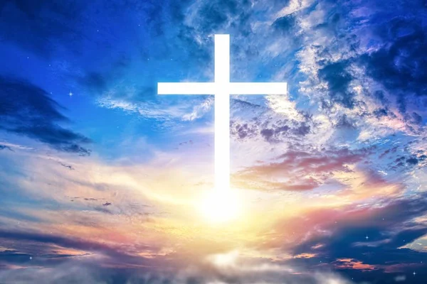 Cruz Dios Sobre Fondo Del Cielo Azul — Foto de Stock