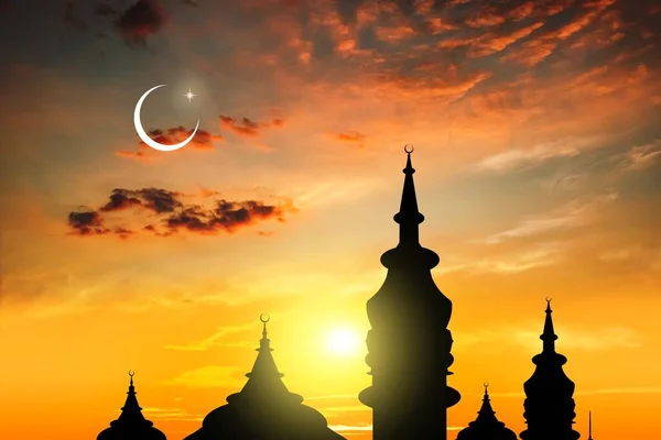 Siluetti Kaunis Moskeija Taustaa Vasten Auringonlaskun Aurinko — kuvapankkivalokuva