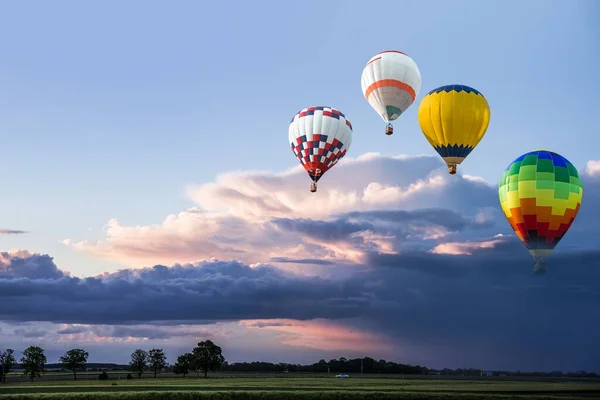 Ballon Tegen Achtergrond Van Hemel Zonsondergang Stilte Van Natuur — Stockfoto