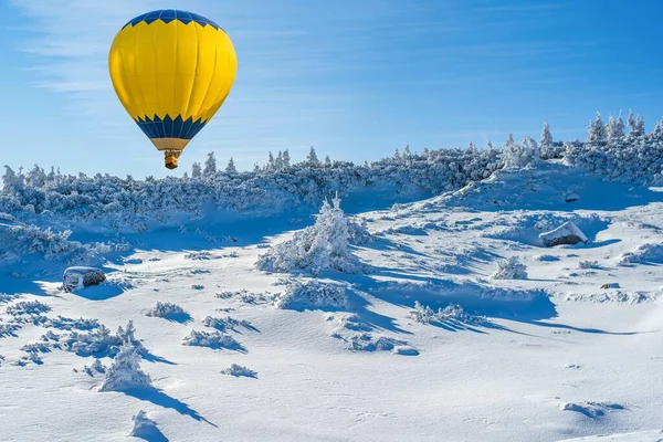 Yellow Balloon Flies Sky Winter Landscape Forest Height — Stockfoto