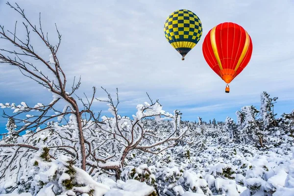 Воздушный Шар Летит Небо Зимний Пейзаж Высоты — стоковое фото
