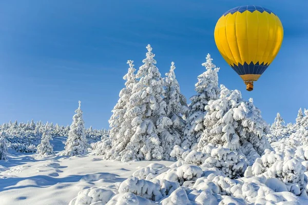 Balloon Flies Sky Winter Landscape Height — Stockfoto
