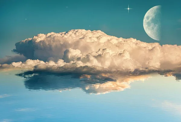 Riflessione Del Paesaggio Nuvoloso Nell Acqua Luna — Foto Stock