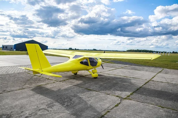 Das Flugzeug Hebt Den Himmel — Stockfoto