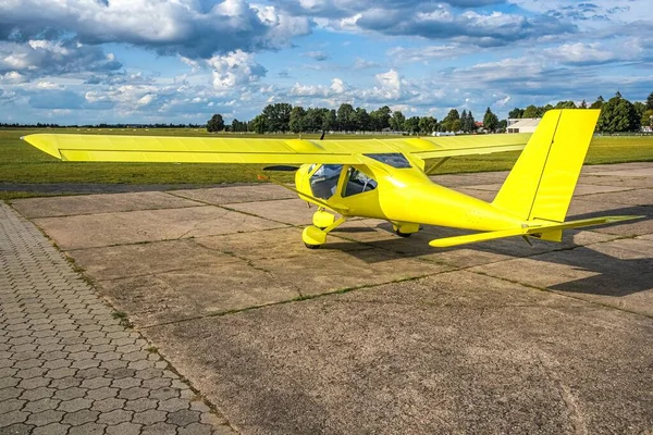 Avião Está Pronto Para Descolar Céu Avião Pequeno Para Voos — Fotografia de Stock