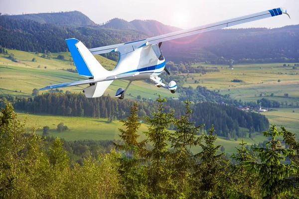 Avião Contra Pano Fundo Picos Montanha Viajar — Fotografia de Stock