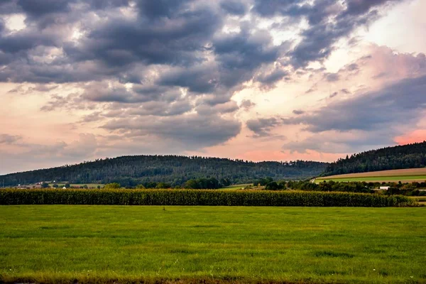 Montanhas Paisagem Natural Céu Nuvens Fundo Madrugada Pôr Sol Religião — Fotografia de Stock