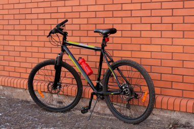 Aktif istirahat için Siyah Dağ Bisiklet