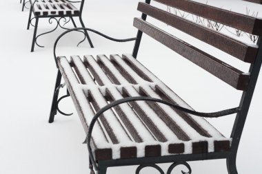 tezgah parkı kış. kar çok.