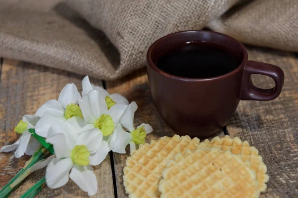 Café Una Mesa Madera Los Gofres Son Redondos Desayuno Imagen De Stock