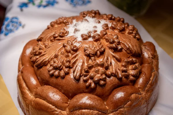 Hochzeitsbrot Mit Salz Frischvermählte Werden Von Den Eltern Empfangen Und — Stockfoto