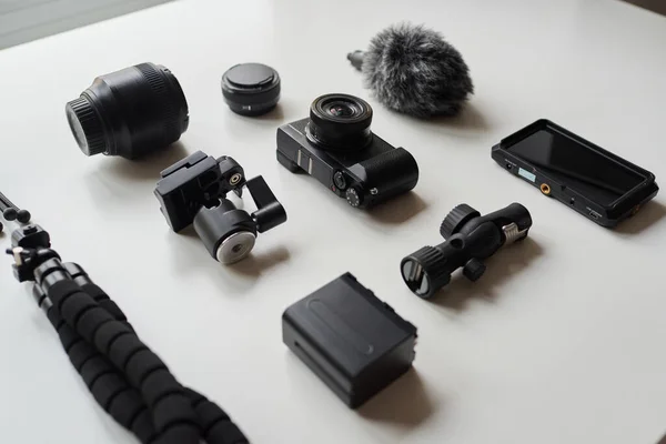 View from above of a photographic equipment prepared to record on YouTube.