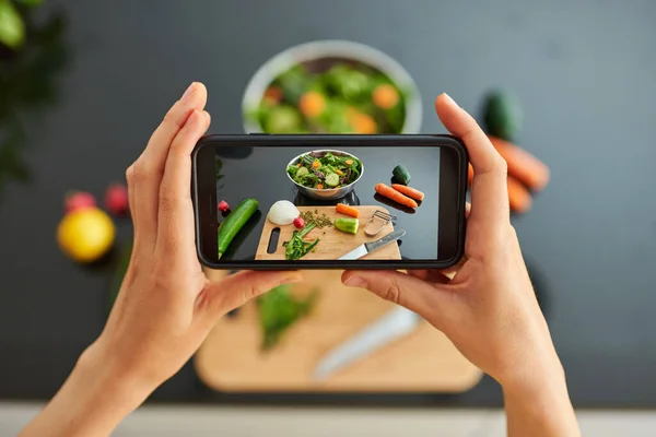 Woman Taking Photo Mobile Salad High Quality Photo — Stock Photo, Image