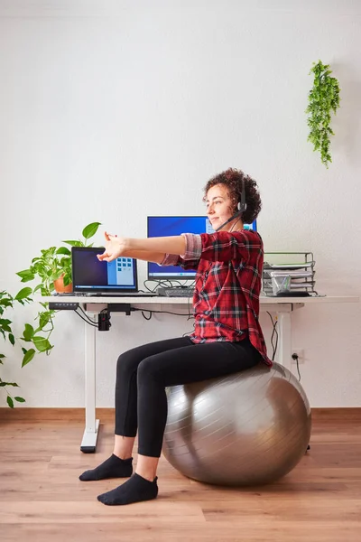 Woman Stretches While Working Sitting Fitball Front Her Office Desk — Stock Photo, Image