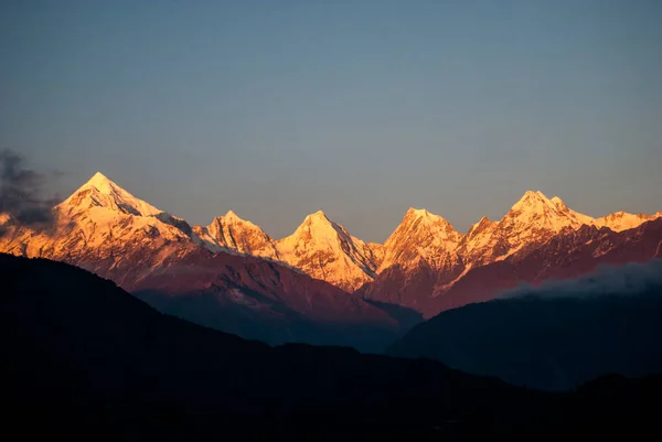 Himalayalar 'ın Panchachuli Tepeleri Munsyari, Uttarakhand Hindistan' dan