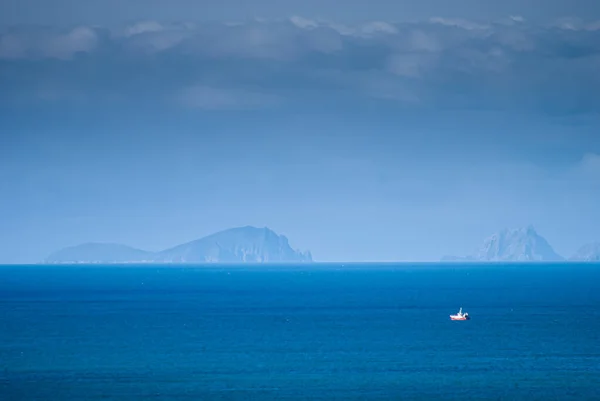 Kuzey Atlantik Okyanusu 'nda Kerry İrlanda Halkası yakınlarında bir feribot.
