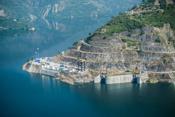 Tahri hidroelektrik barajının manzarası, Uttarakhand Hindistan