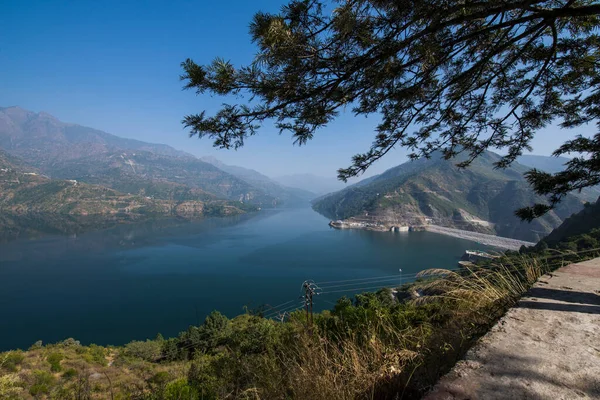 Tahri hidroelektrik barajının manzarası, Uttarakhand Hindistan