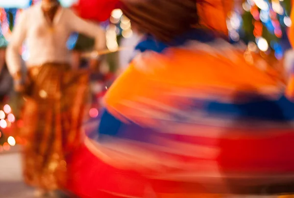 Kumauni chholiya (choliya) bir Hint düğününde dans eden dansçılar: Uttarakhand 'den halk dansı