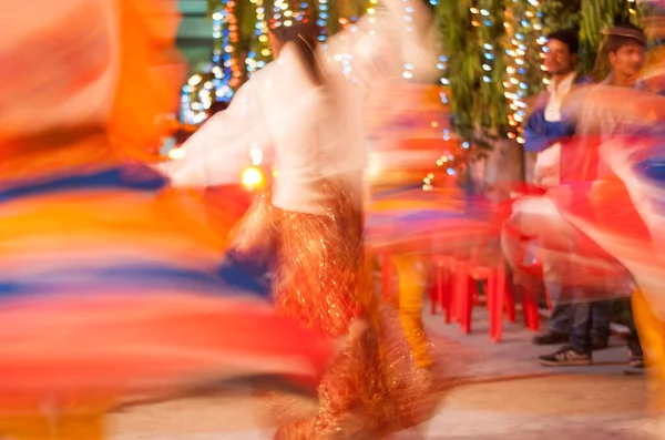 Kumauni chholiya (choliya) bir Hint düğününde dans eden dansçılar: Uttarakhand 'den halk dansı