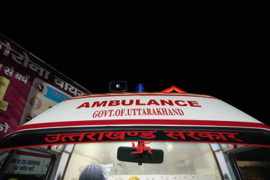 Pithoragarh, Hindistan, Haziran 2021: Uttarakhand Devlet Ambülansı, COVID için özel olarak hazırlandı