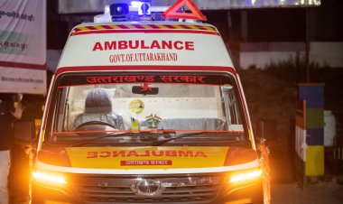 Pithoragarh, Hindistan, Haziran 2021: Uttarakhand Devlet Ambülansı, COVID için özel olarak hazırlandı