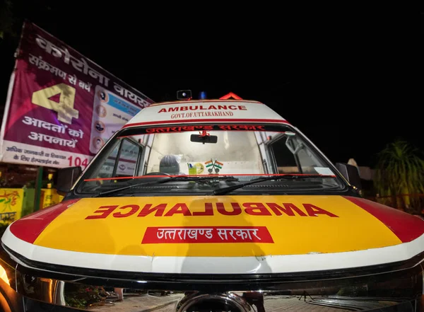 Pithoragarh, Hindistan, Haziran 2021: Uttarakhand Devlet Ambülansı, COVID için özel olarak hazırlandı