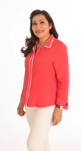 Asyalı kadın beyaz arka plan üzerinde izole