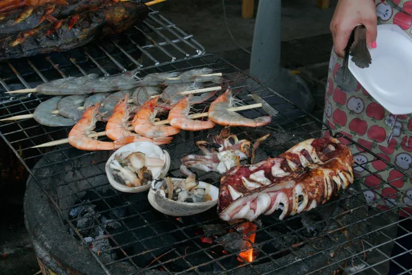 Deniz ürünleri üzerinde ızgara Tayland